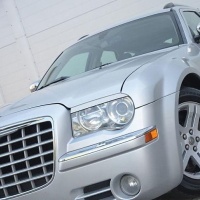 Mra��tka p�edn�ch sv�tlomet� Chrysler 300C -- rok v�roby 2004-10